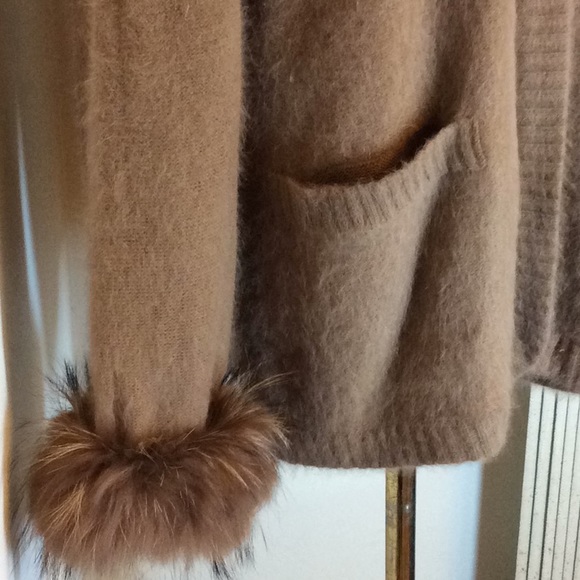 VINTAGE CONNIE A LEE ANGORA / FOX FUR SWEATER - Picture 6 of 8